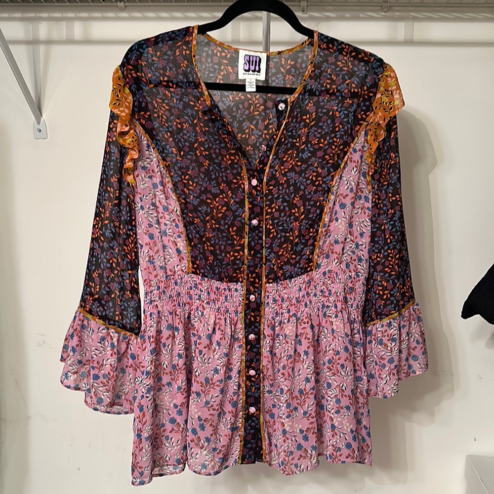 Lightweight floral boho summer top with sleeves by SUI by Anna Sui - size Large